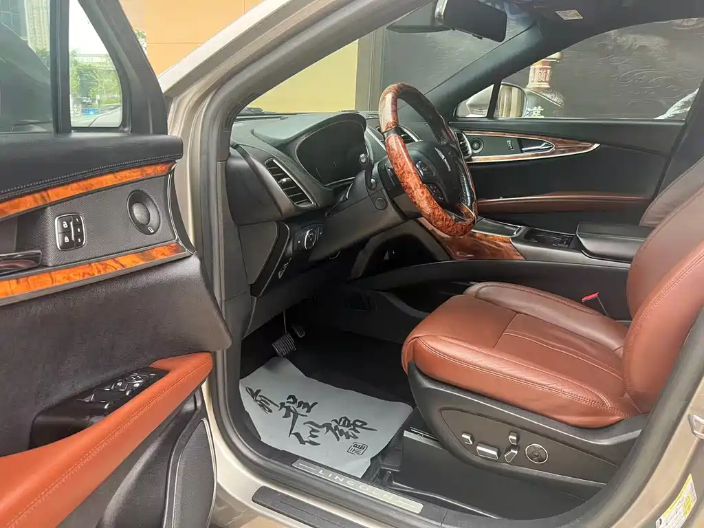 Lincoln MKX 2.7 T 4 WD Honor Shine