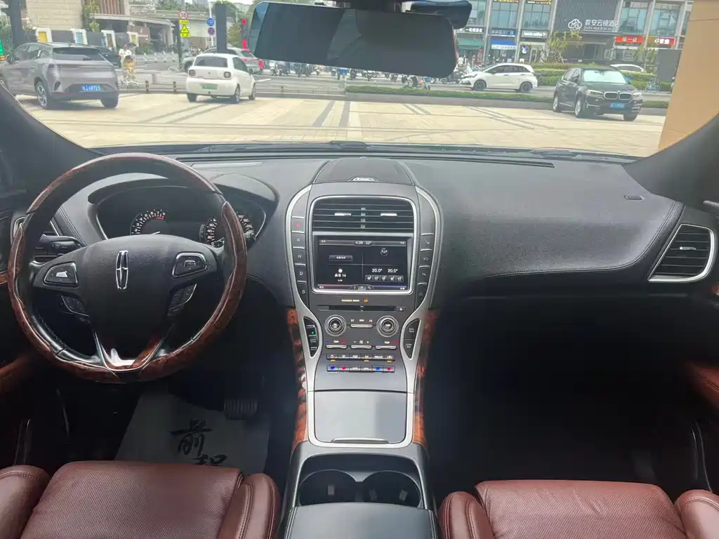 Lincoln MKX 2.7 T 4 WD Honor Shine