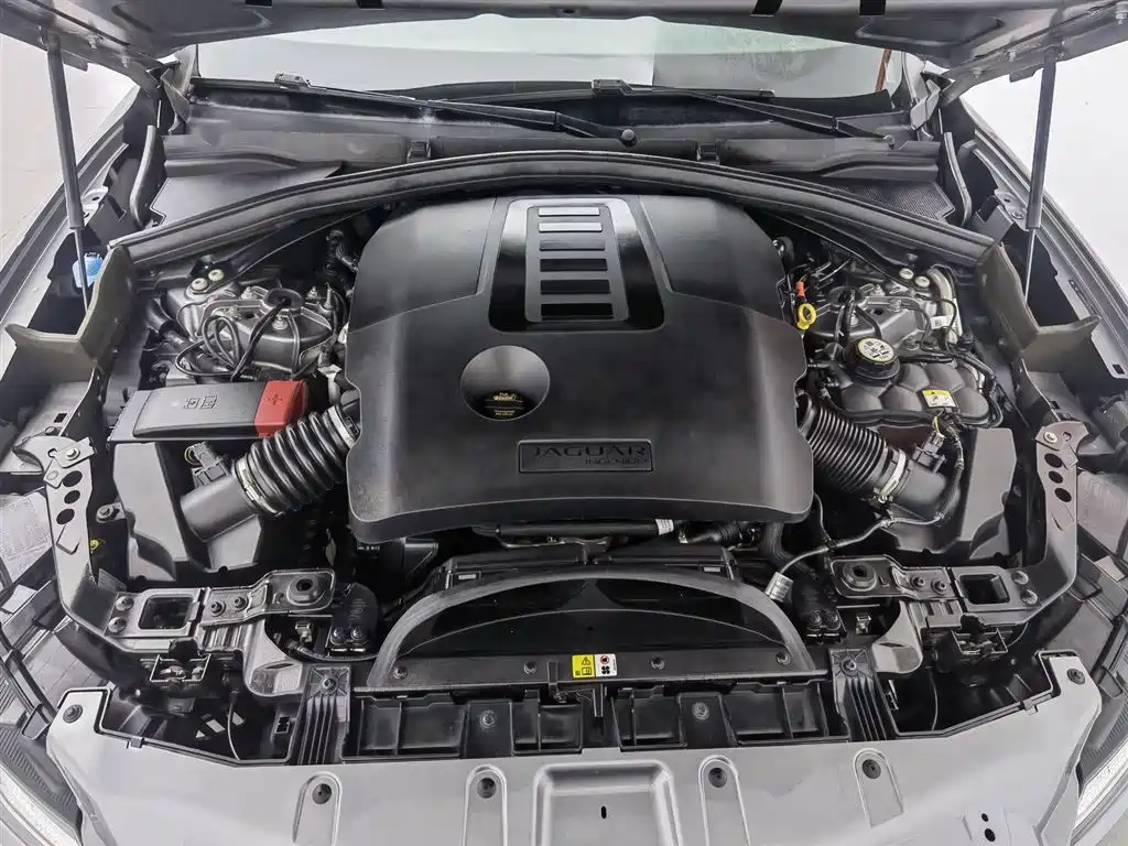 Jaguar F-PACE 340 PS R-Dynamic SE