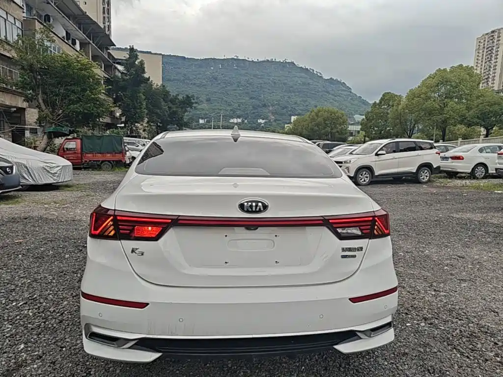 Kia K3 1.5 L CVT Smart Enjoyment Connected