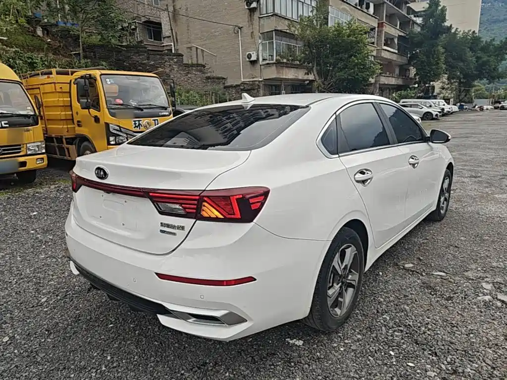 Kia K3 1.5 L CVT Smart Enjoyment Connected
