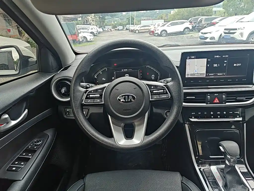 Kia K3 1.5 L CVT Smart Enjoyment Connected