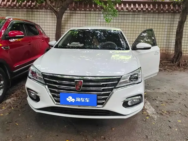 Roewe i5 1.5 L Manual 4 G Connected Leading Luxury