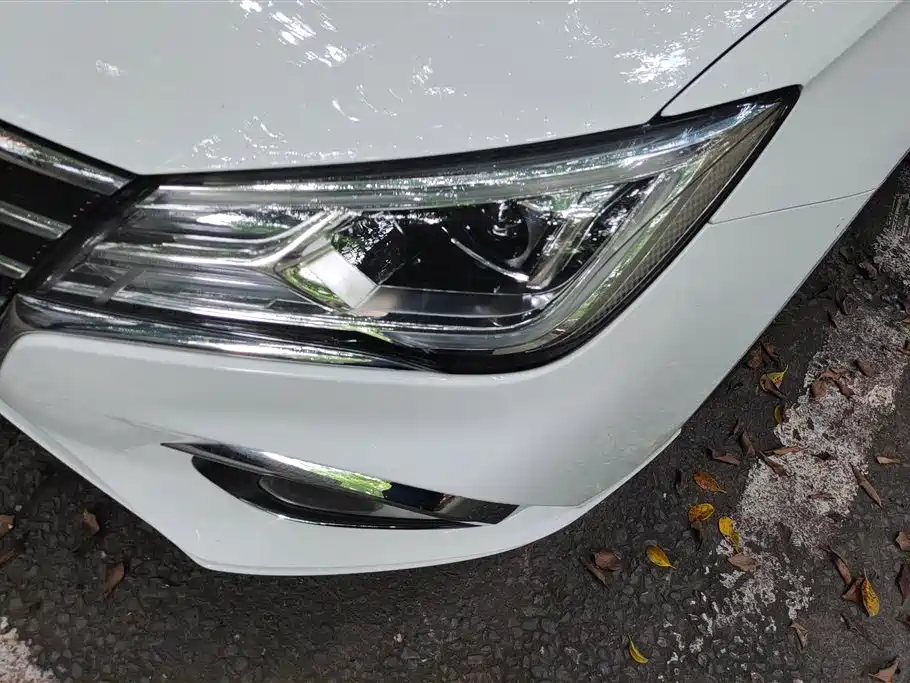Roewe i5 1.5 L Manual 4 G Connected Leading Luxury