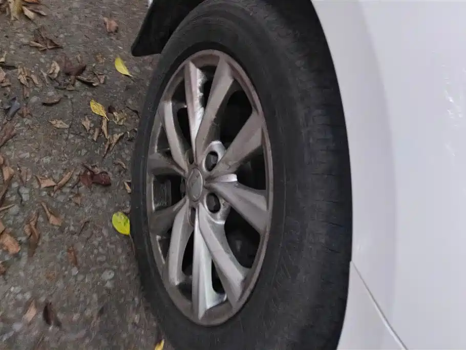 Roewe i5 1.5 L Manual 4 G Connected Leading Luxury