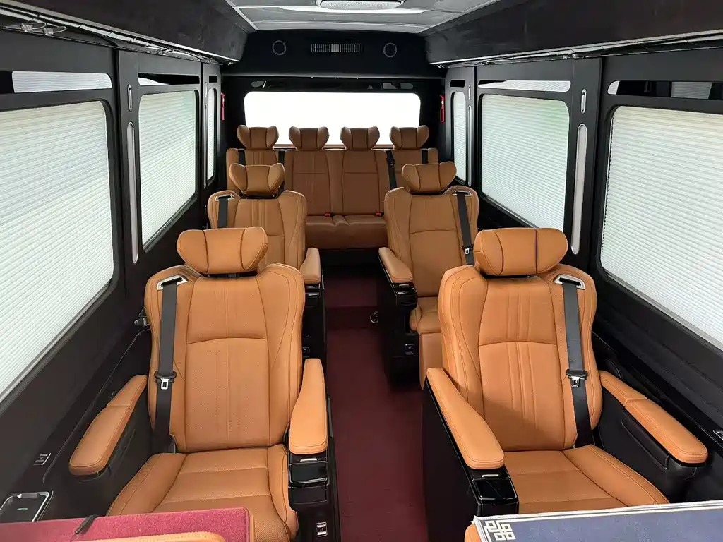 Hongqi Jinkuihua Guoyue 红旗金葵花国悦 2024款 3.0 T 商务版 12座
