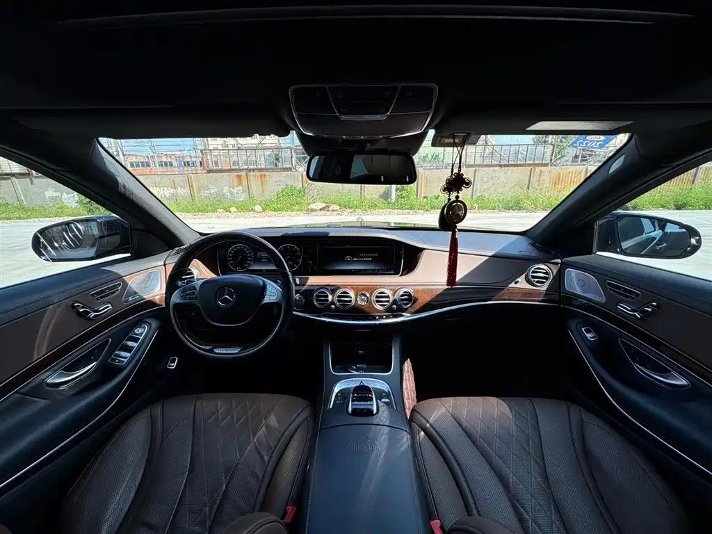 Maybach S-Class S 400 4 MATIC