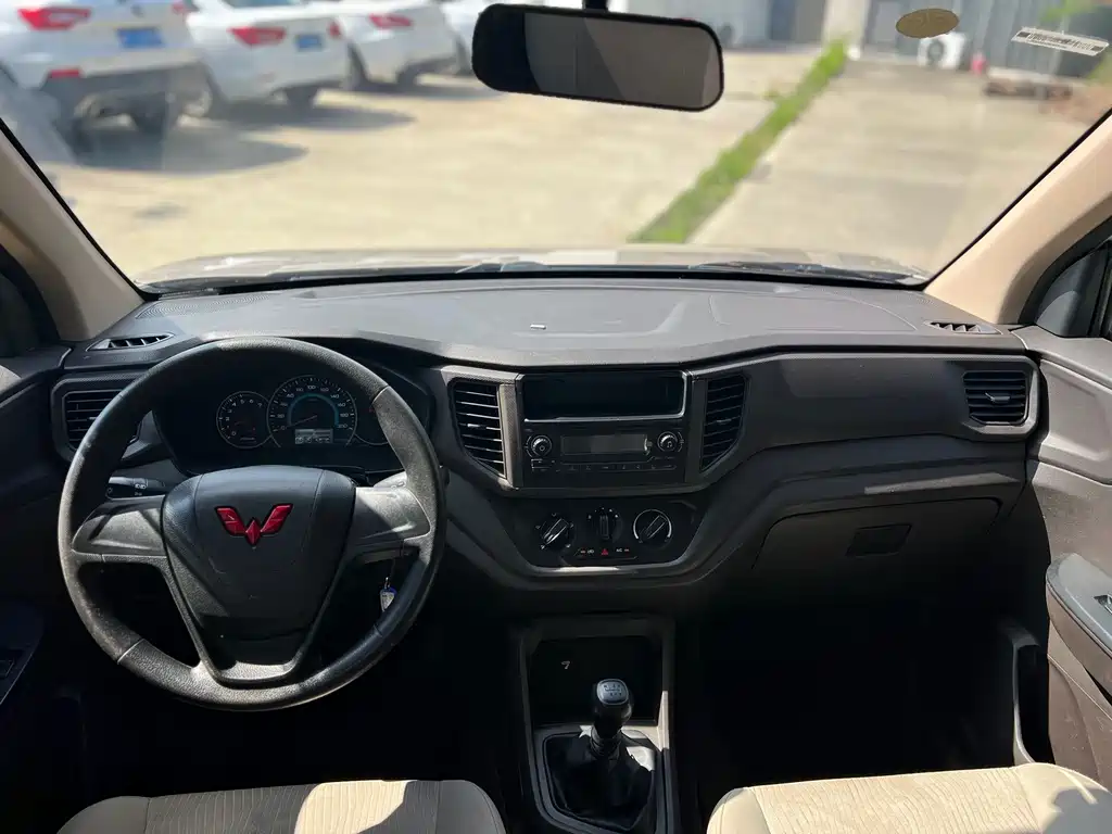 Wuling Hongguang V 1.5 L Power Enjoyment Hydraulic Assist LAR
