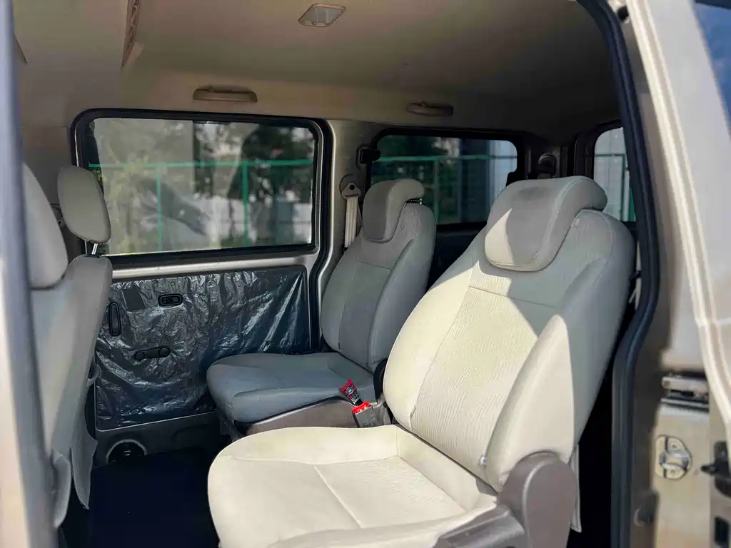 Wuling Hongguang V 1.5 L Power Enjoyment Hydraulic Assist LAR