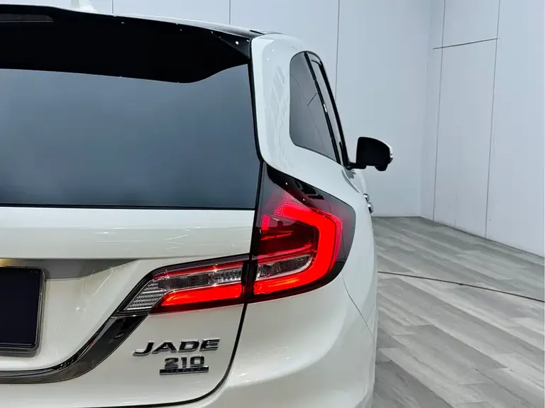 Honda Jade 210 TURBO CVT Luxury 5-seat