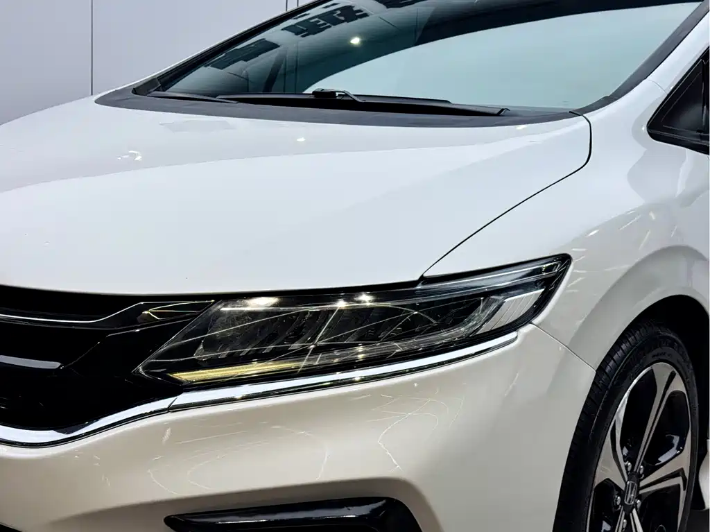 Jade 210 TURBO CVT Luxury 5-seat
