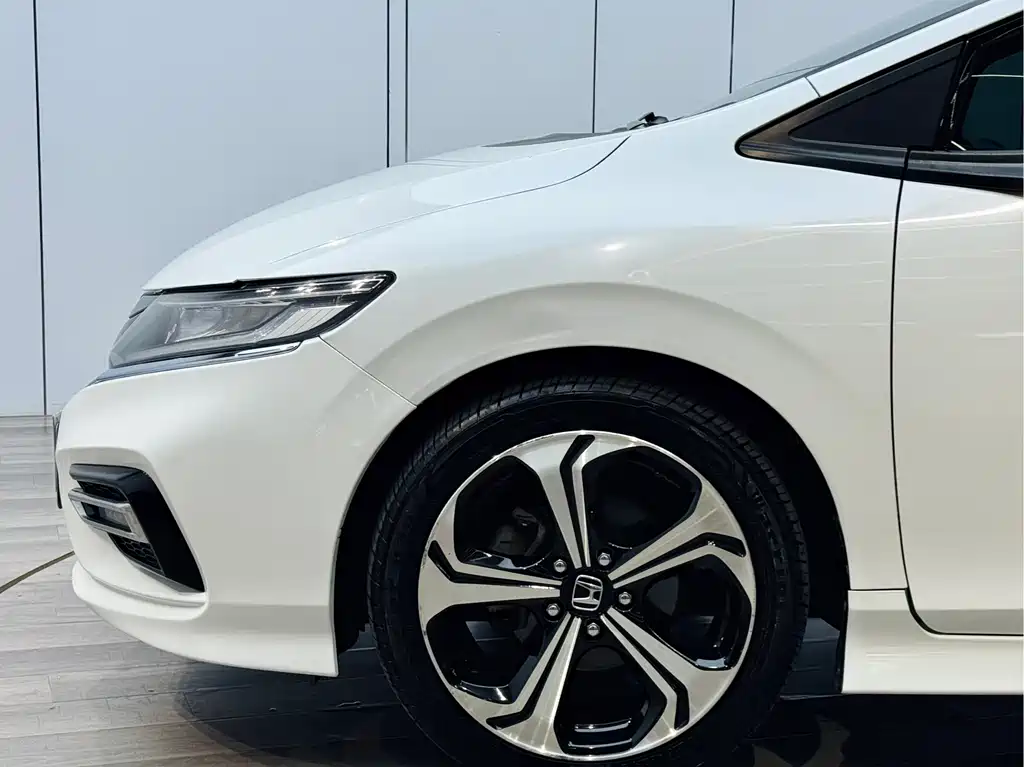 Jade 210 TURBO CVT Luxury 5-seat