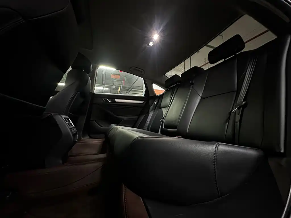 Accord Sharp· Hybrid 2.0 L Sharp Leading