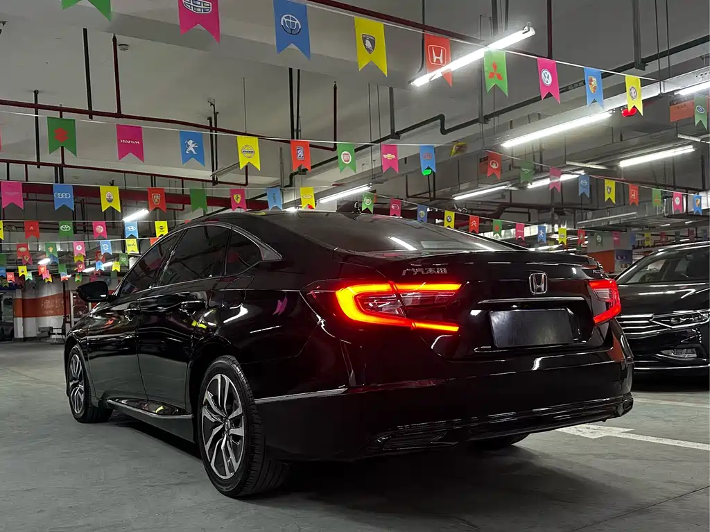 Accord Sharp· Hybrid 2.0 L Sharp Leading