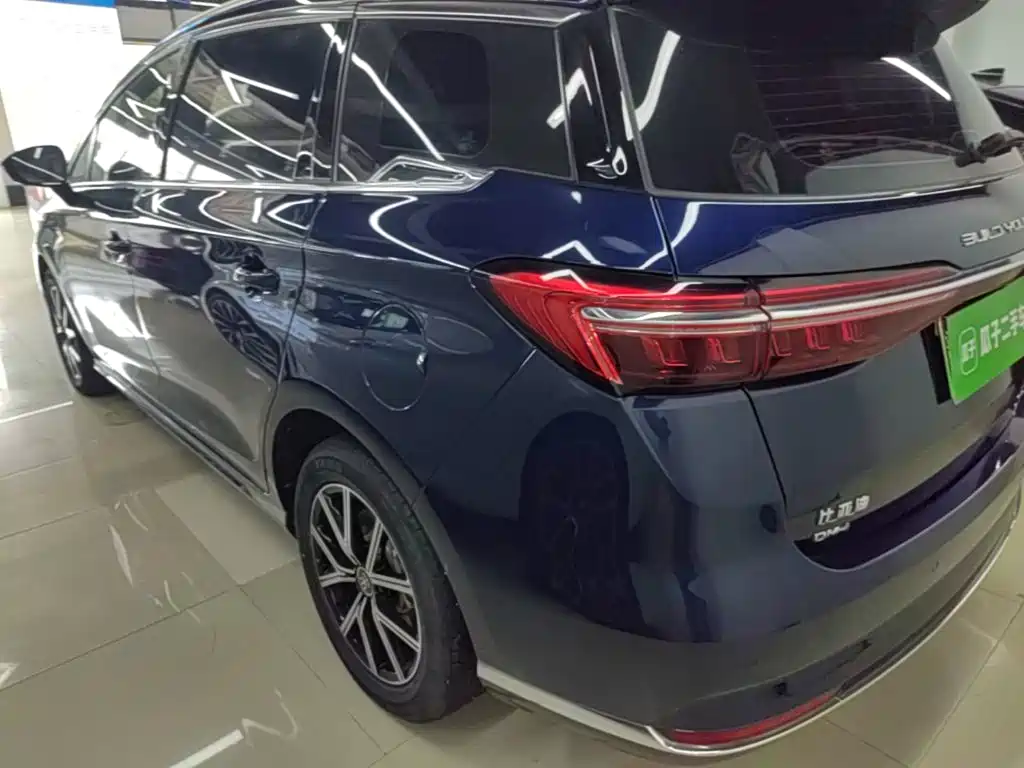 Song MAX NEV DM-i 105 KM Flagship