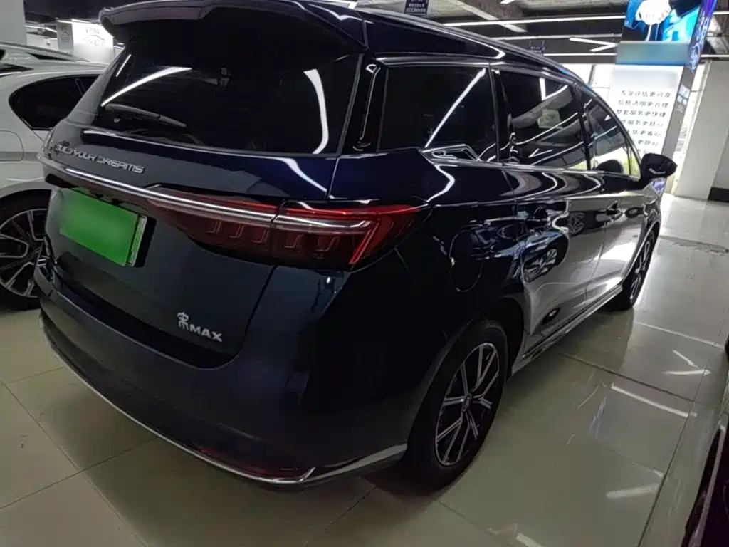 Song MAX NEV DM-i 105 KM Flagship
