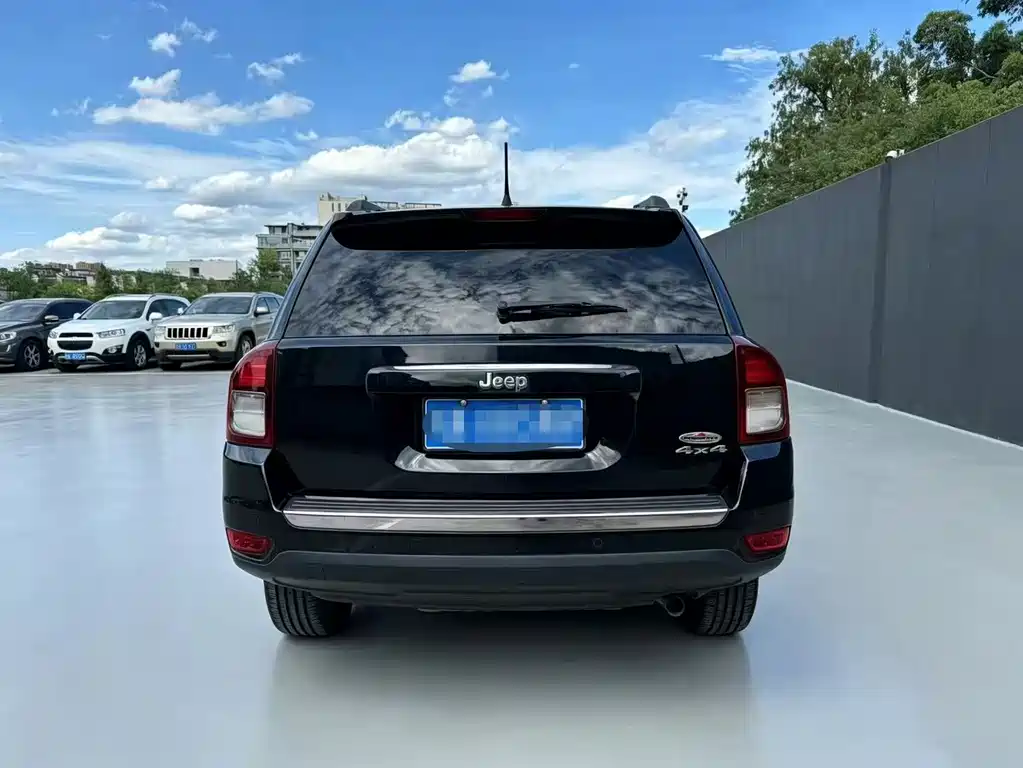 Compass (Import) Facelift 2.4 L 4 WD Comfort