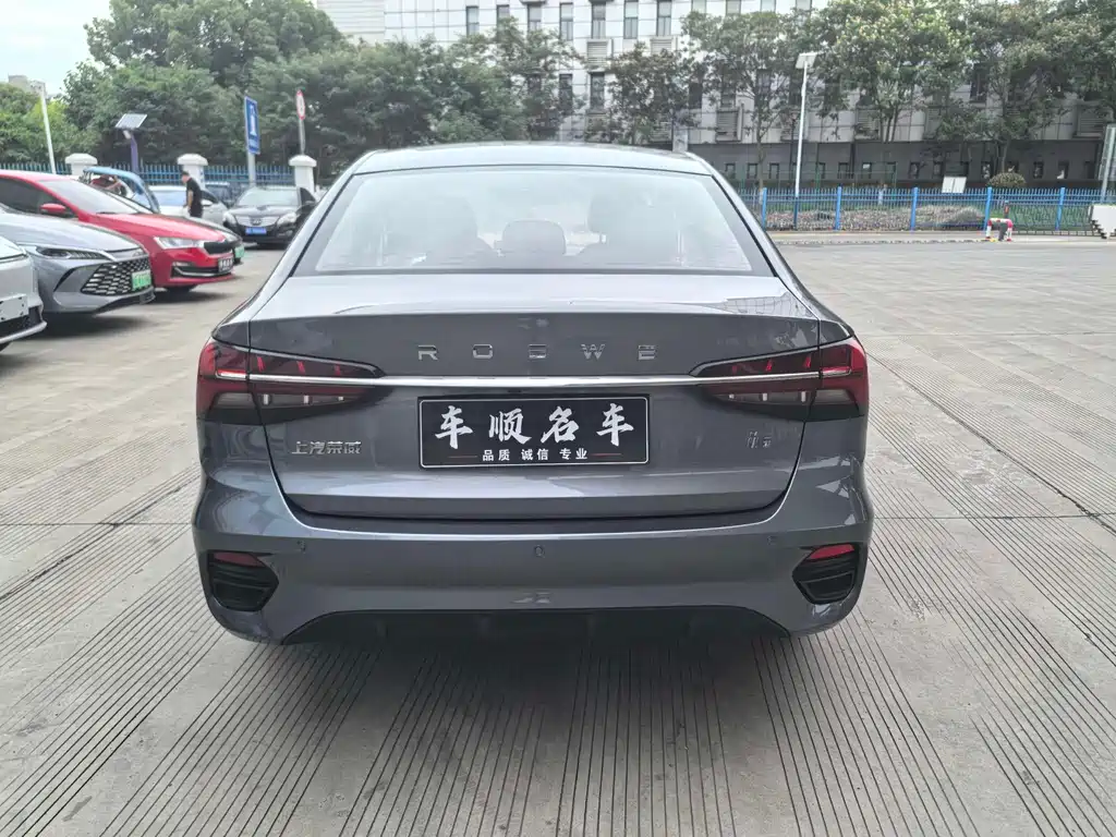 Roewe i5 1.5 L CVT Black Gold