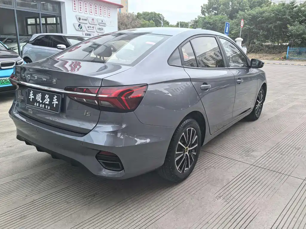 Roewe i5 1.5 L CVT Black Gold