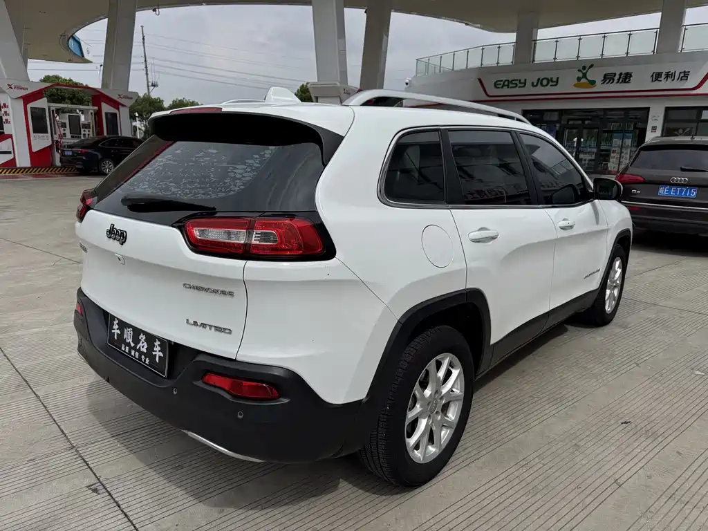 Cherokee 2.0 L Superior