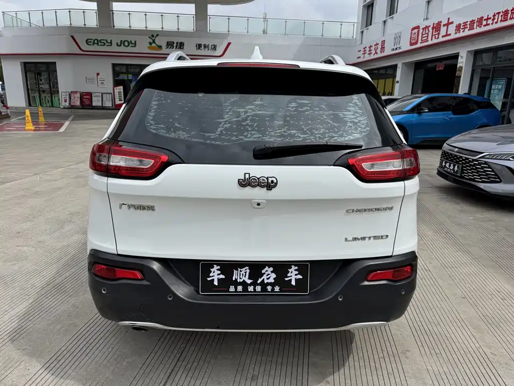 Cherokee 2.0 L Superior