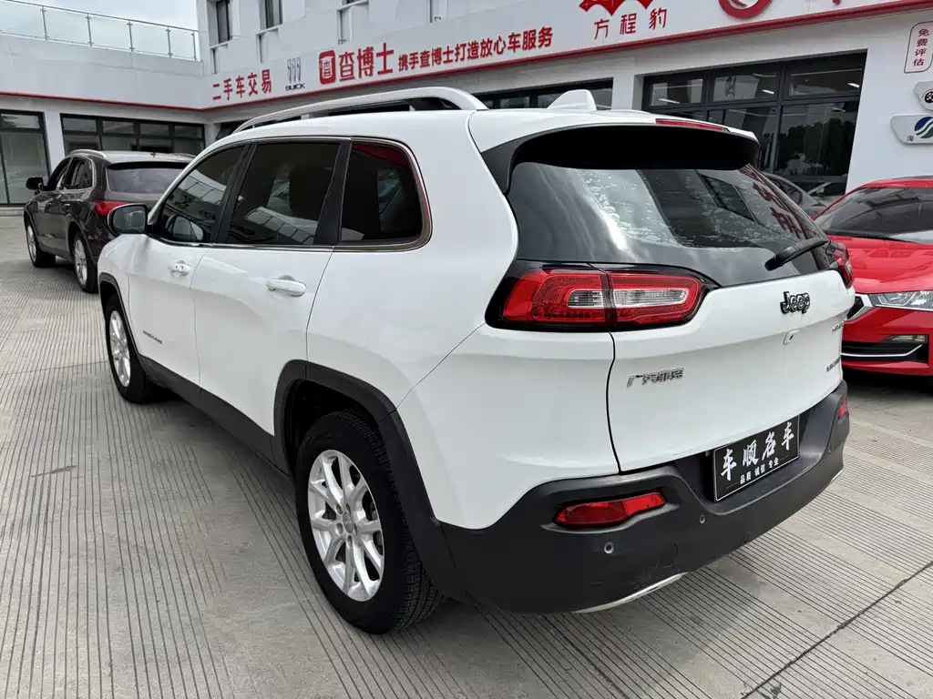 Cherokee 2.0 L Superior