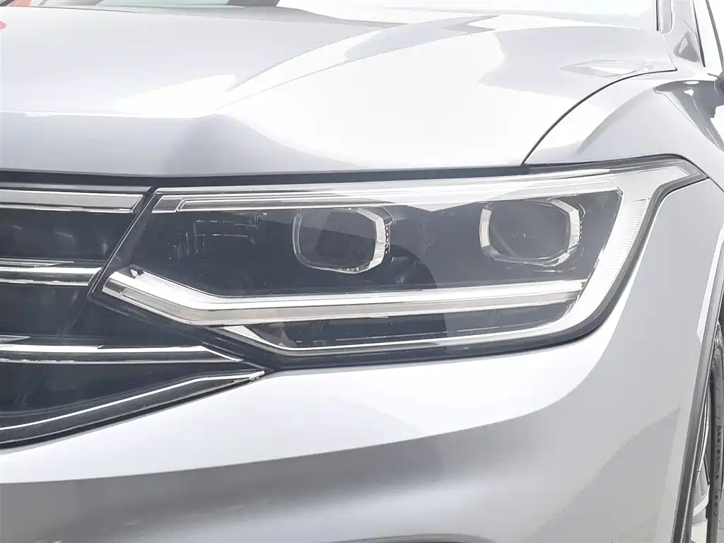 Tiguan X 330 TSI 2 WD Flagship