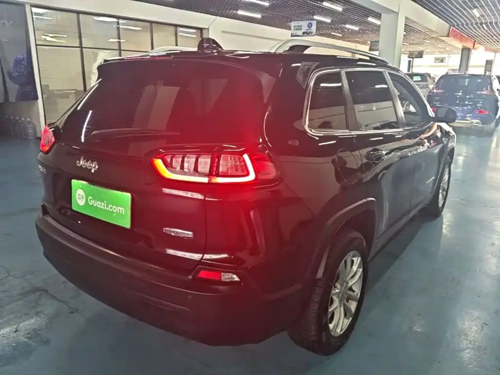 Cherokee 自由光 2020款 2.0 L 两驱安全升级版