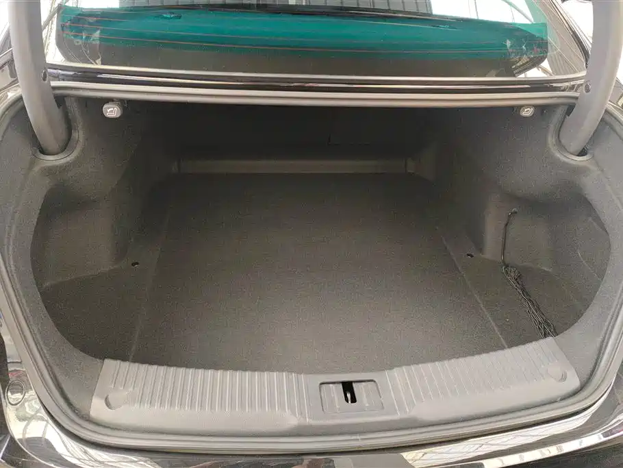 Hongqi H5 1.5 T DCT Connected Flagship Charm