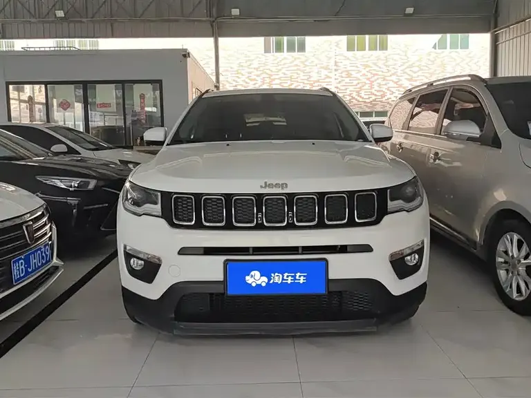 Jeep Compass 200 T Auto Joy
