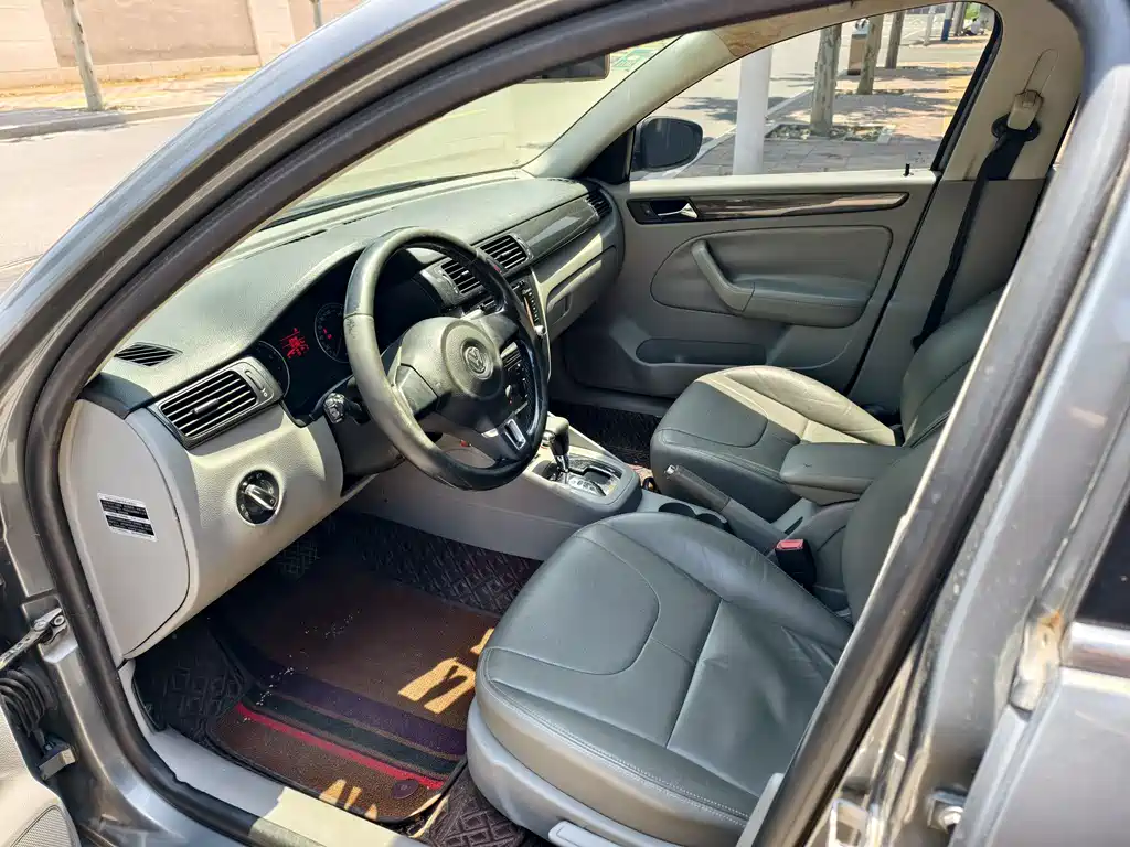 Bora 1.6 L Auto Comfort