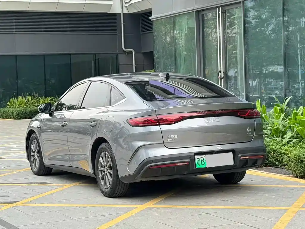 Qin L DM-i Smart Drive 80 KM Transcend
