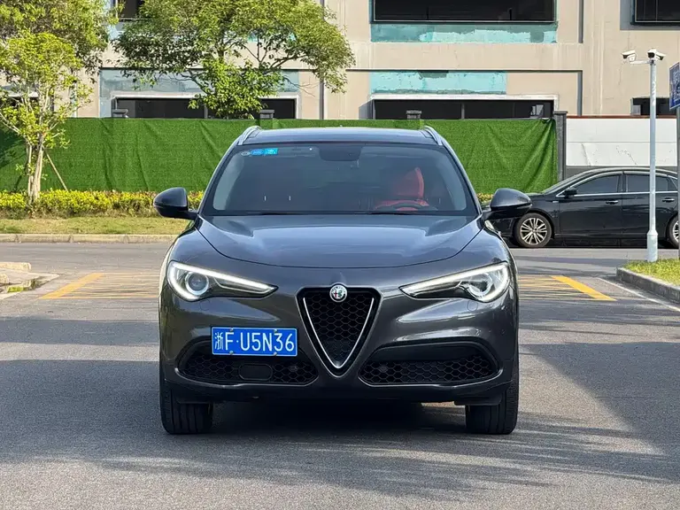 Alfa Romeo Stelvio 2.0 T 200 HP Luxury
