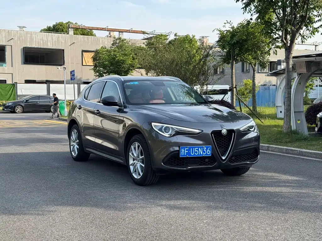 Stelvio 2.0 T 200 HP Luxury