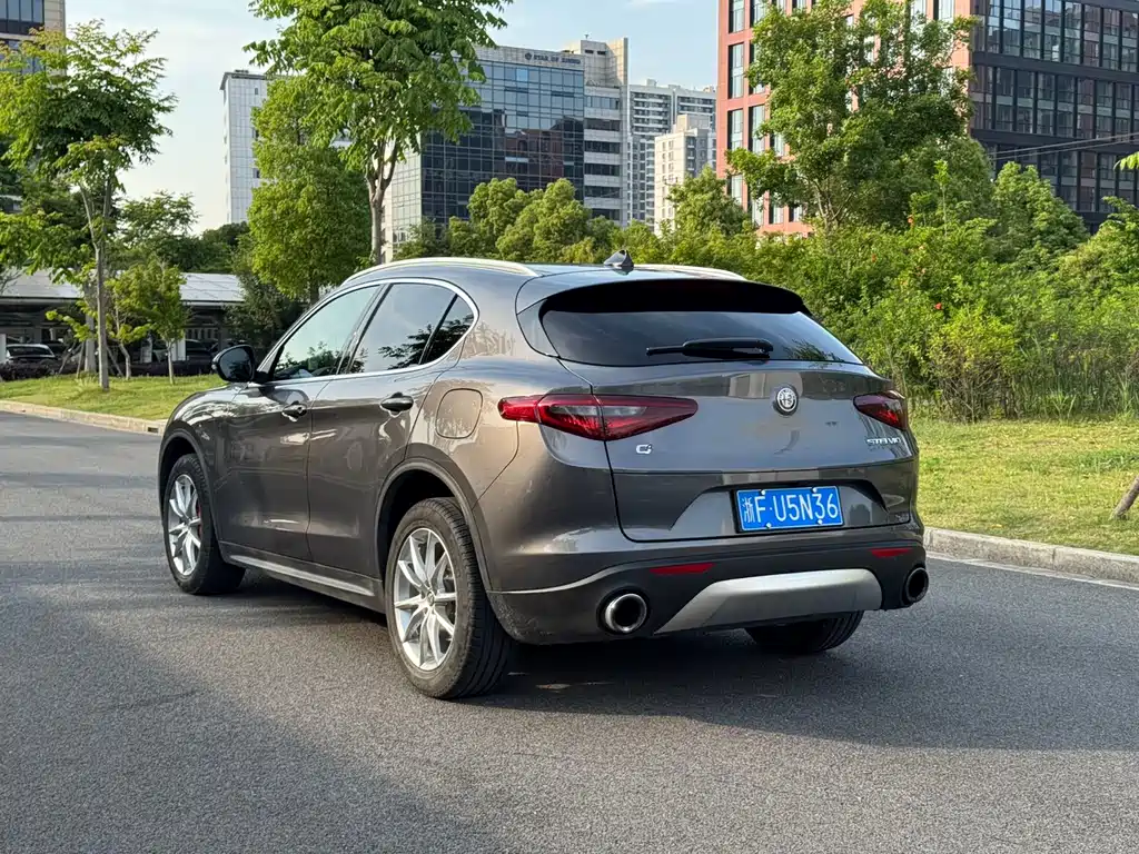 Stelvio 2.0 T 200 HP Luxury