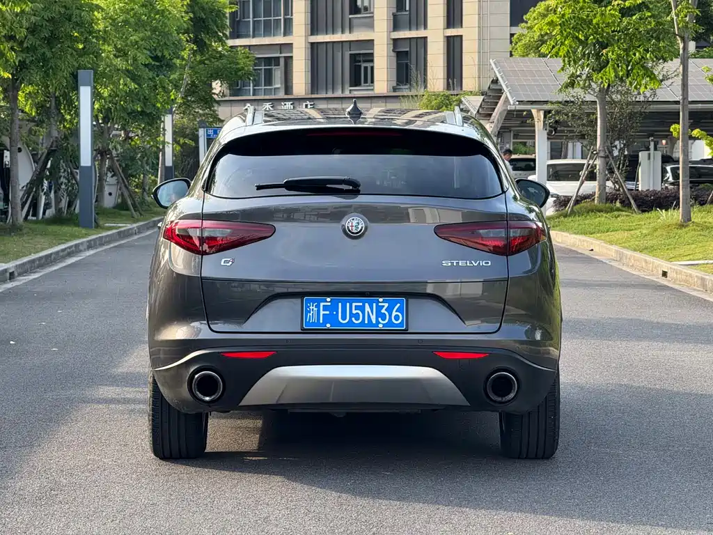 Stelvio 2.0 T 200 HP Luxury