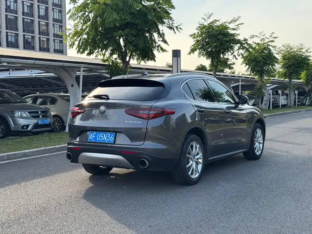 Stelvio 2.0 T 200 HP Luxury