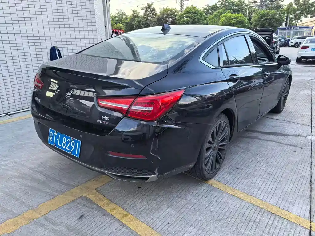 Hongqi H5 1.5 T DCT Flagship Charm