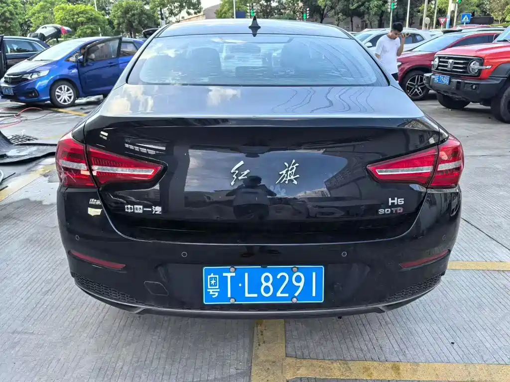 Hongqi H5 1.5 T DCT Flagship Charm