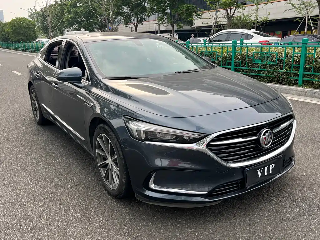 LaCrosse 28 T Luxury