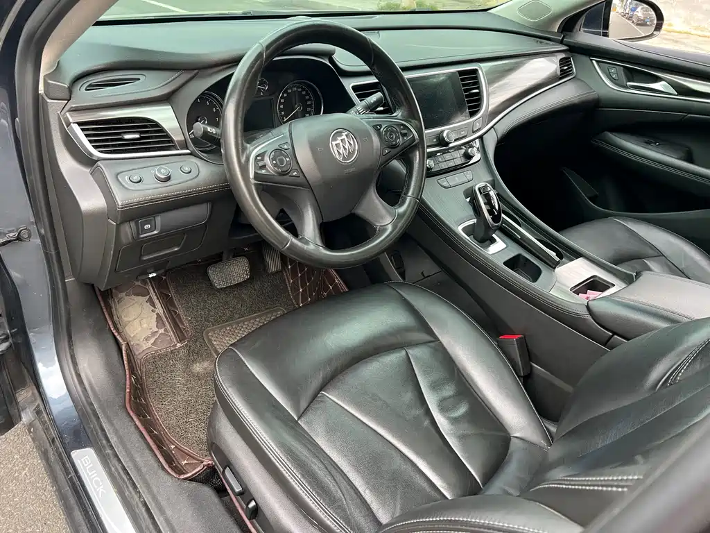 LaCrosse 28 T Luxury