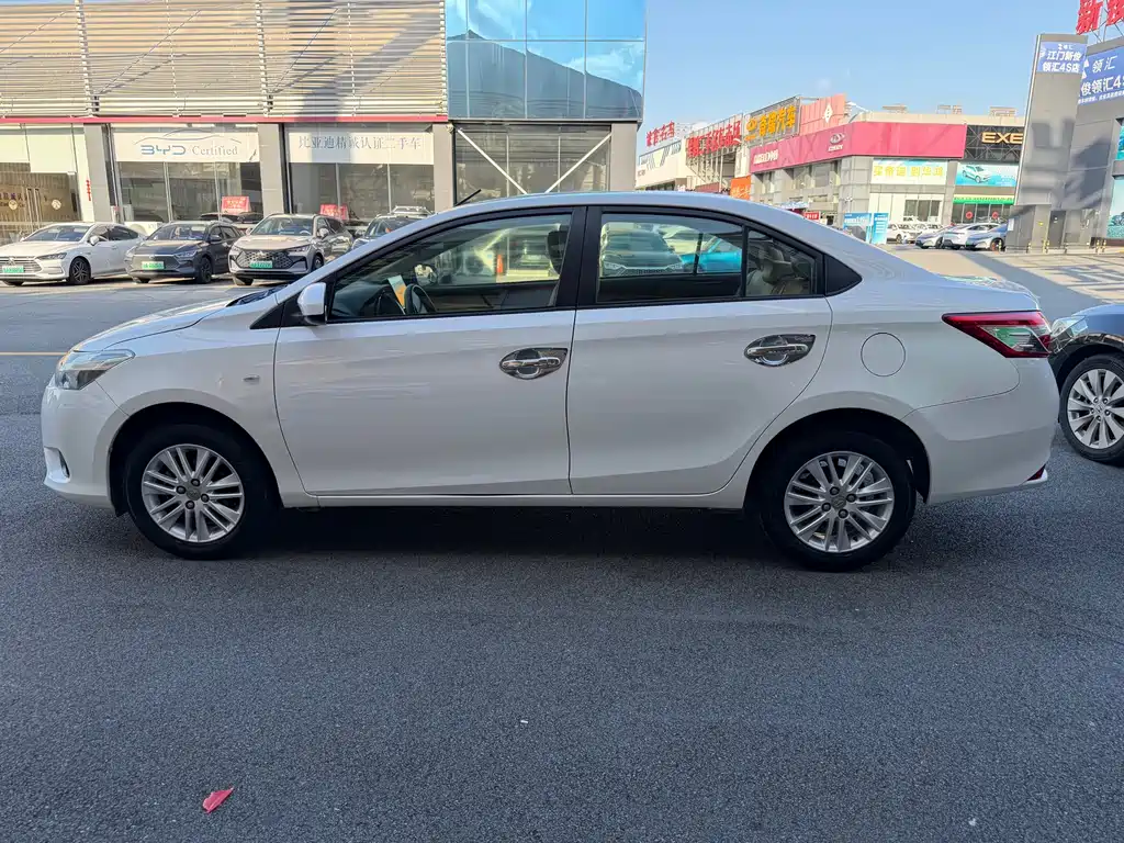 Vios 1.5 L Auto Smart Premium Stellar