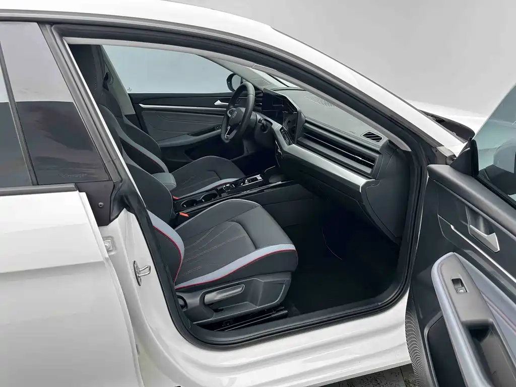 Lamando Lamando L 280 TSI DSG Dazzle Hot