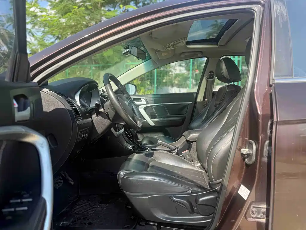 Emgrand Sedan 1.5 L CVT Upward