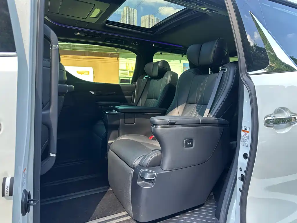Lexus LM 300 h 7-seat Elegant