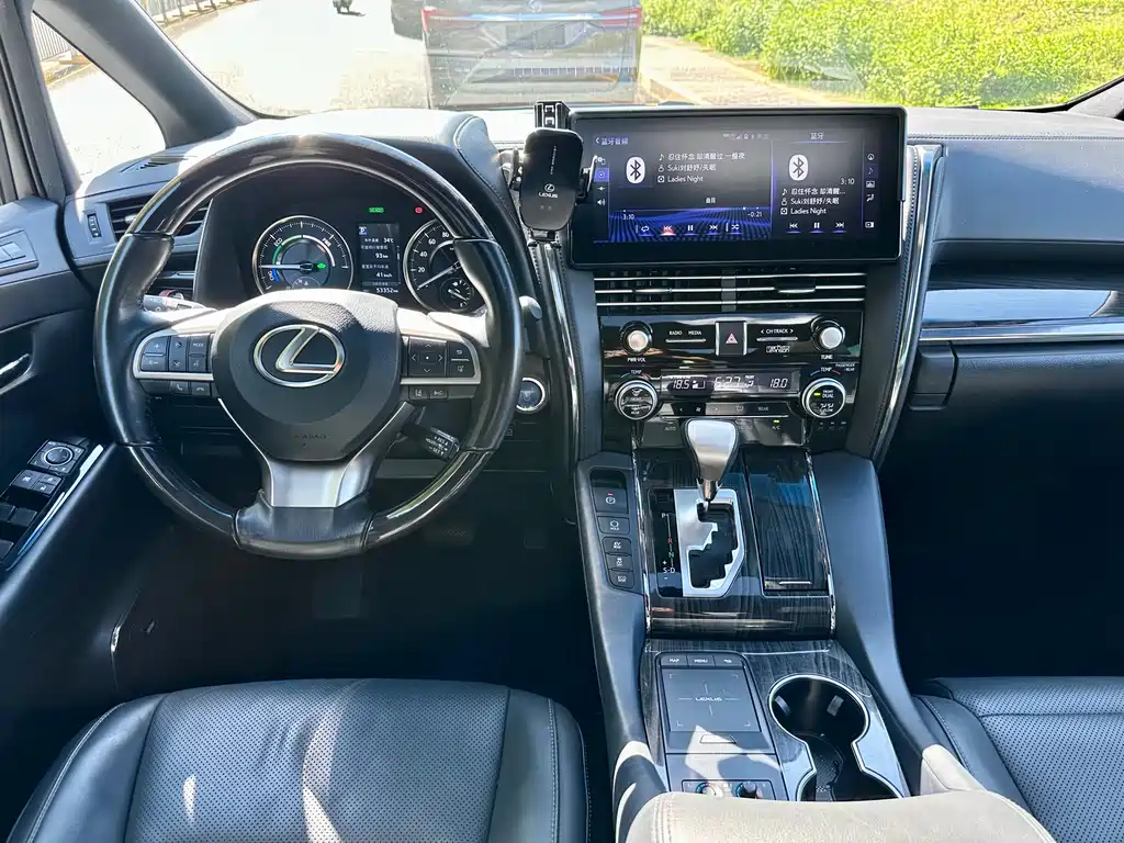 Lexus LM 300 h 7-seat Elegant