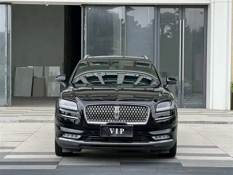 Lincoln Nautilus 2.7 T 4 WD Honor Shine