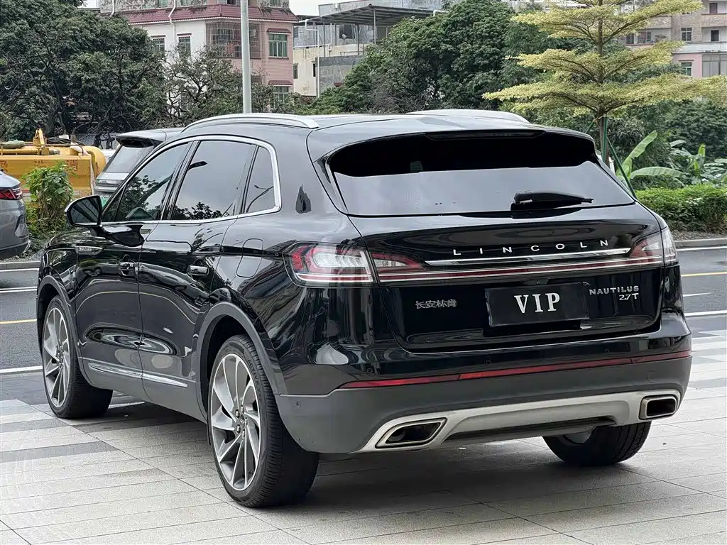 Nautilus 2.7 T 4 WD Honor Shine