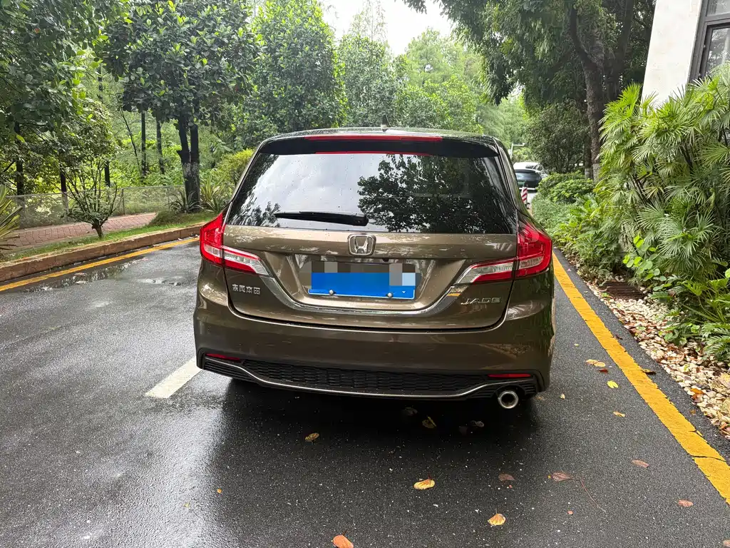 Jade 1.8 L Auto Comfort 5-seat