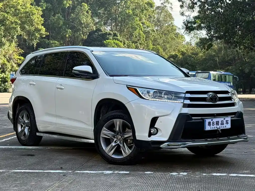 Highlander 2.0 T 4 WD Luxury 7-seat CN-VI